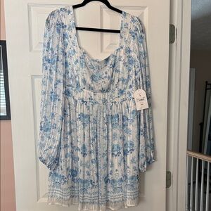 Alyssa Floral Mini Dress in White Blue Arula